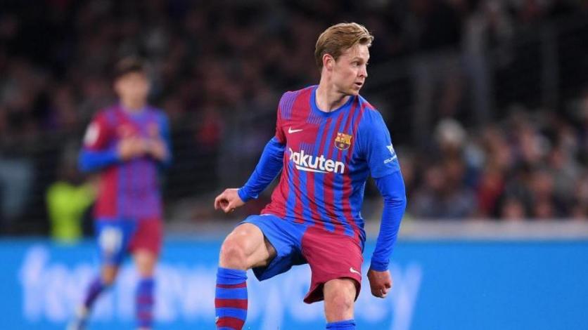 De Jong, very close to United while Barça shuffles two replacements
