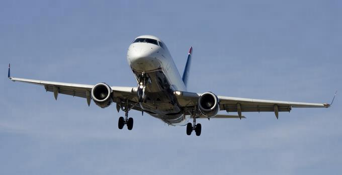 EasyJet anuncia que recortará más vuelos durante las vacaciones de verano