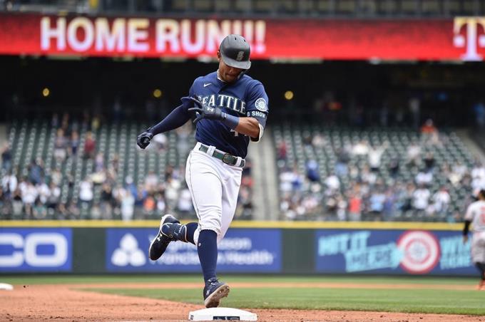 Julio Rodríguez hits 12 homers in Seattle's win over Orioles


