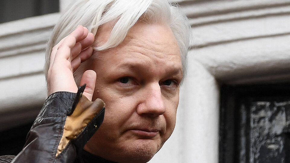 London greenlights extradition of Julian Assange
