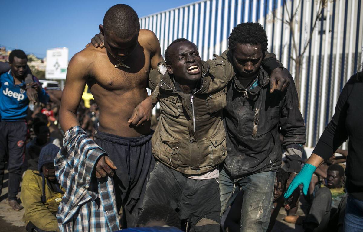 Nearly 500 migrants try to enter Spain

