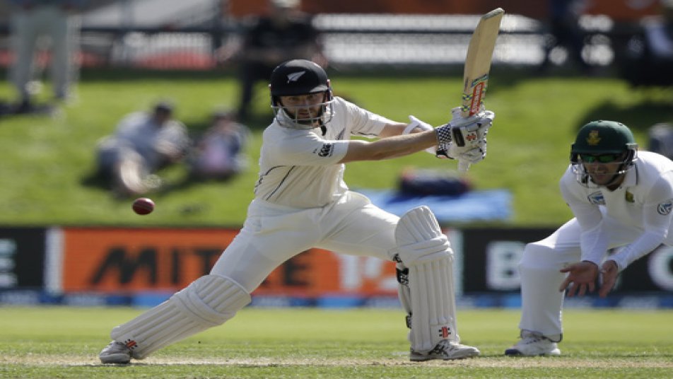 New Zealand batsman Henry Nicholls came out in a strange way, everyone was surprised

