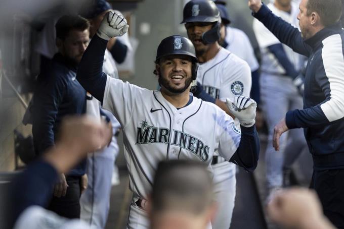 Suárez, France homer and Seattle blanks Twins, Celestino has two hits


