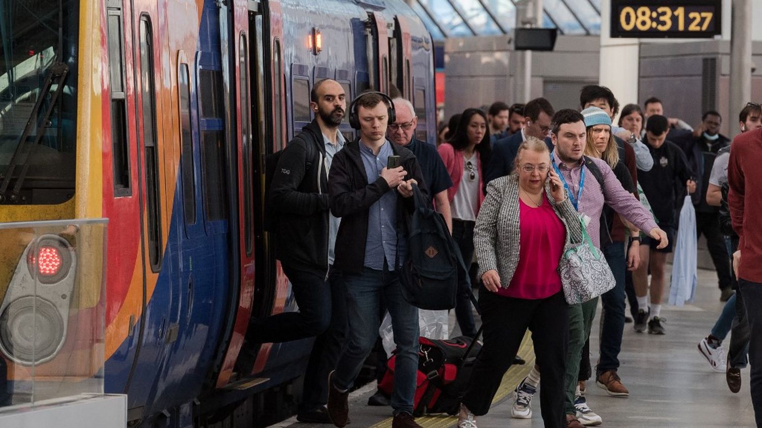 UK: Railway workers launch biggest strike in 30 years
