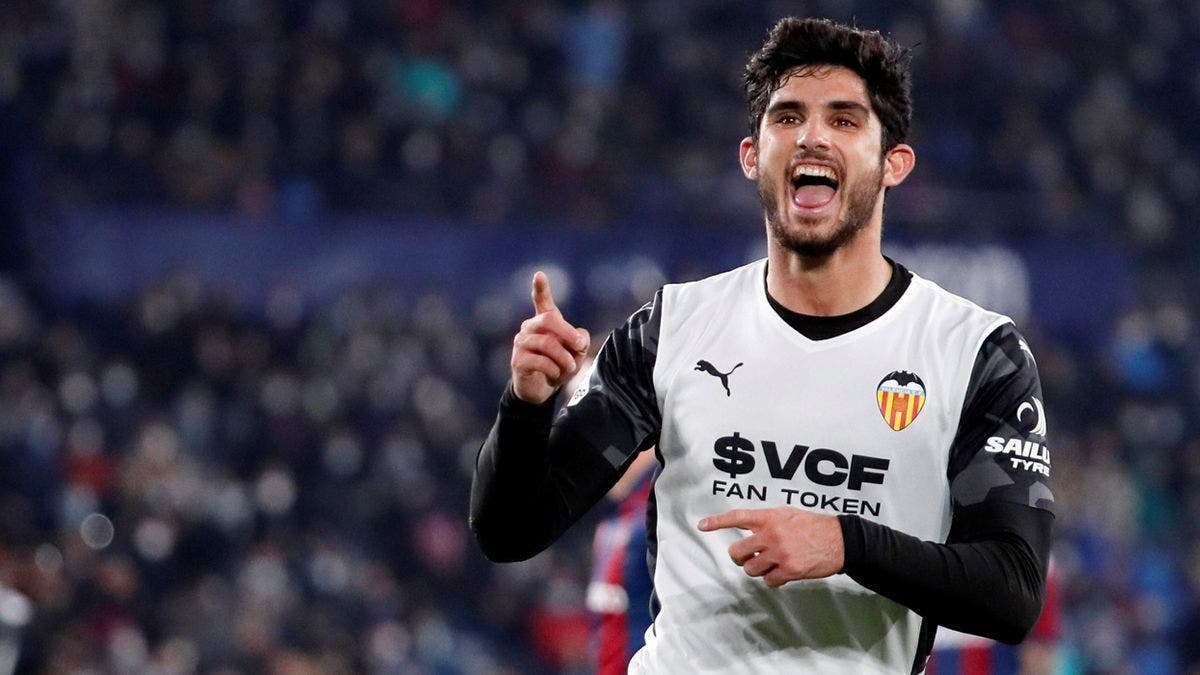 Valencia CF accelerates the exit operation with the sale of Guedes
