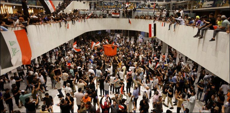 People stormed the Iraqi parliament
