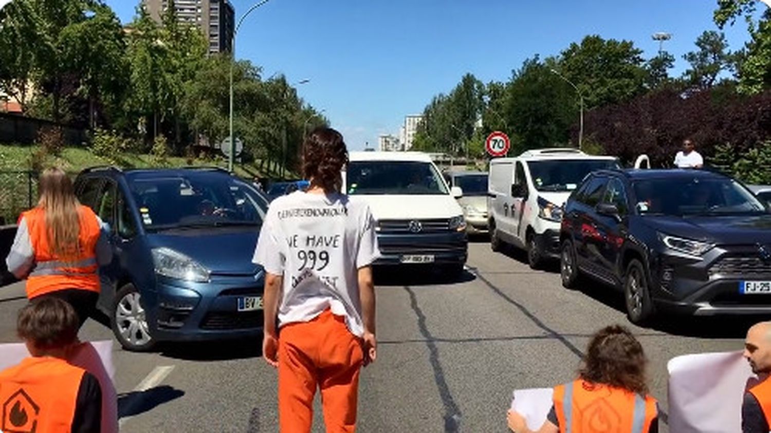 A group of environmental activists block the ring road in Paris to demand "a global energy renovation law"
