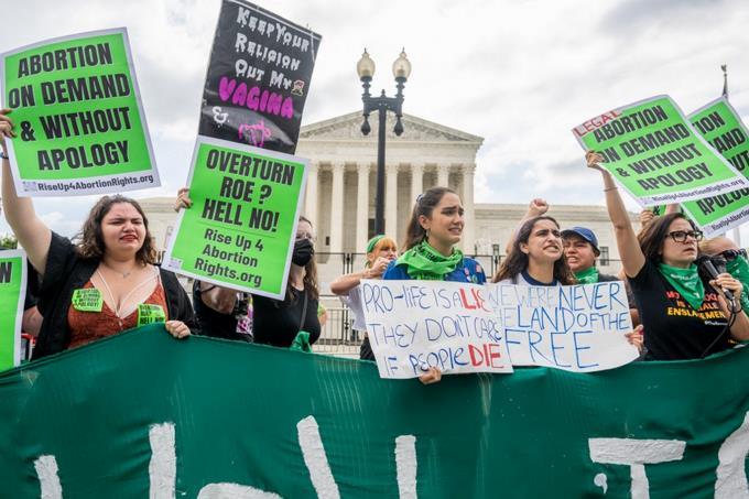 Tras la prohibición del aborto, la Corte Suprema de Estados Unidos va por más