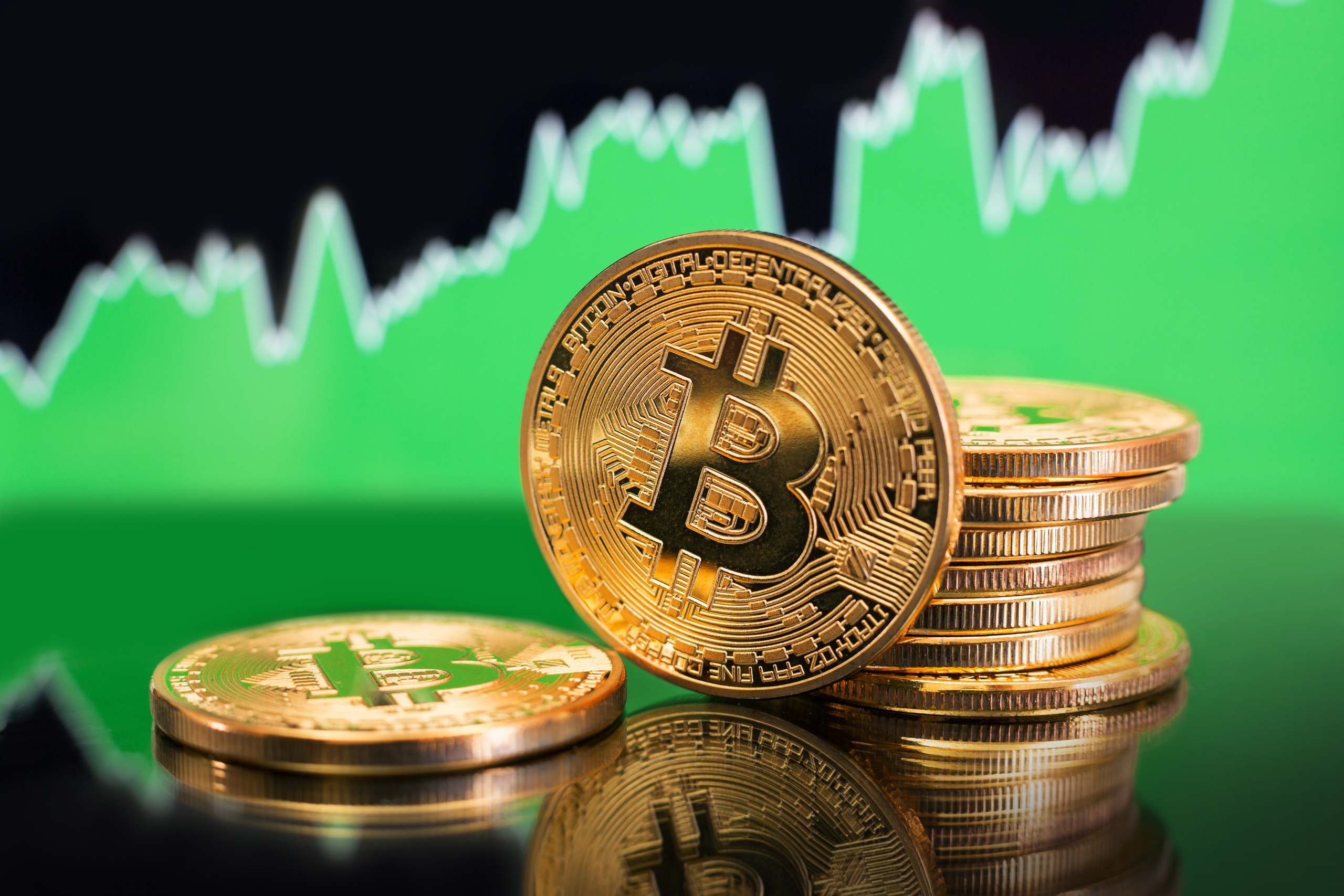 Bitcoin Rises While Stocks Drop, Nasdaq Correlation Weakens
