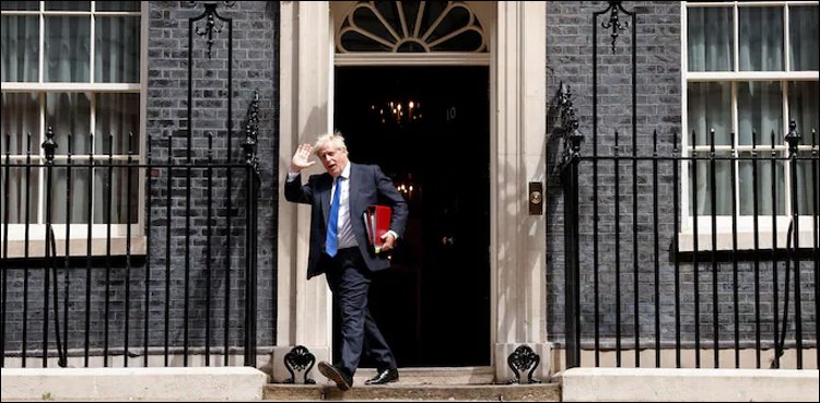 Boris Johnson refuses to leave the sinking ship of power, 45 ministers and advisers resign
