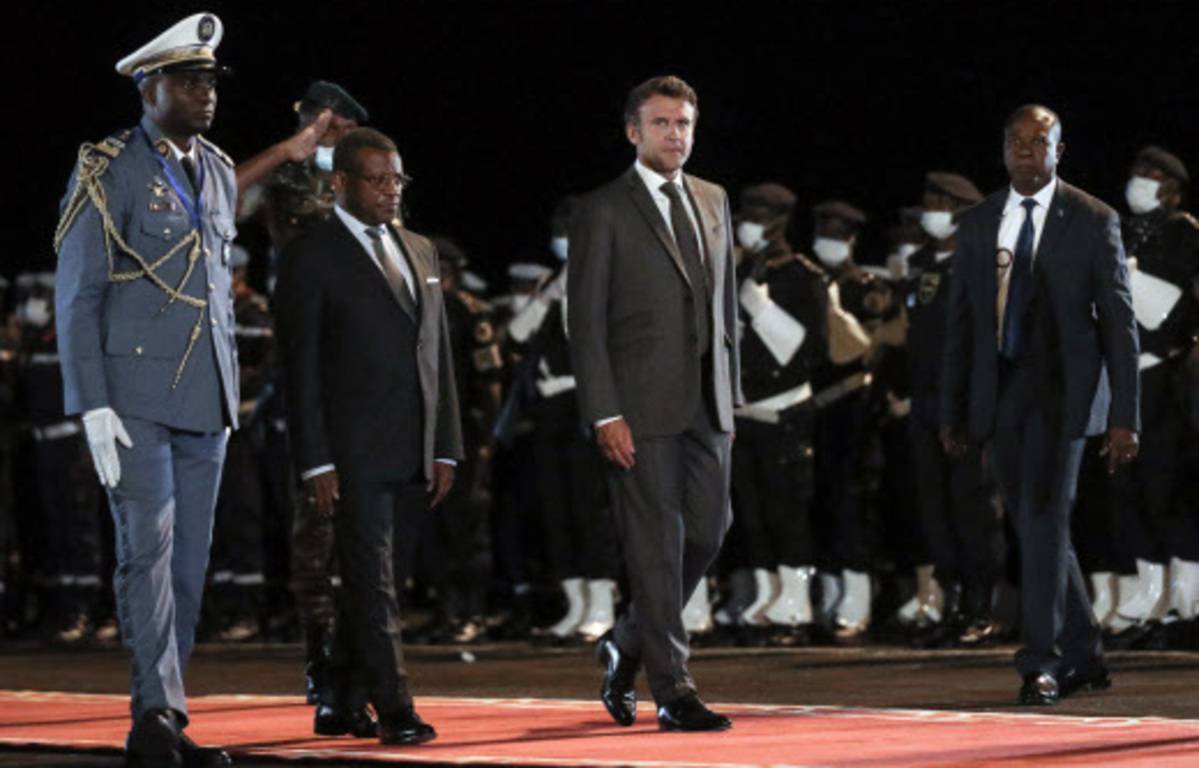 Emmanuel Macron at war against Russian propaganda in Africa

