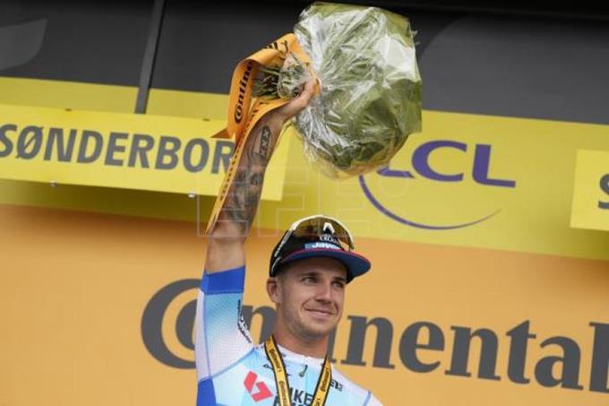 Groenewegen alarga la frustración de Van Aert, que sigue líder del Tour de Francia