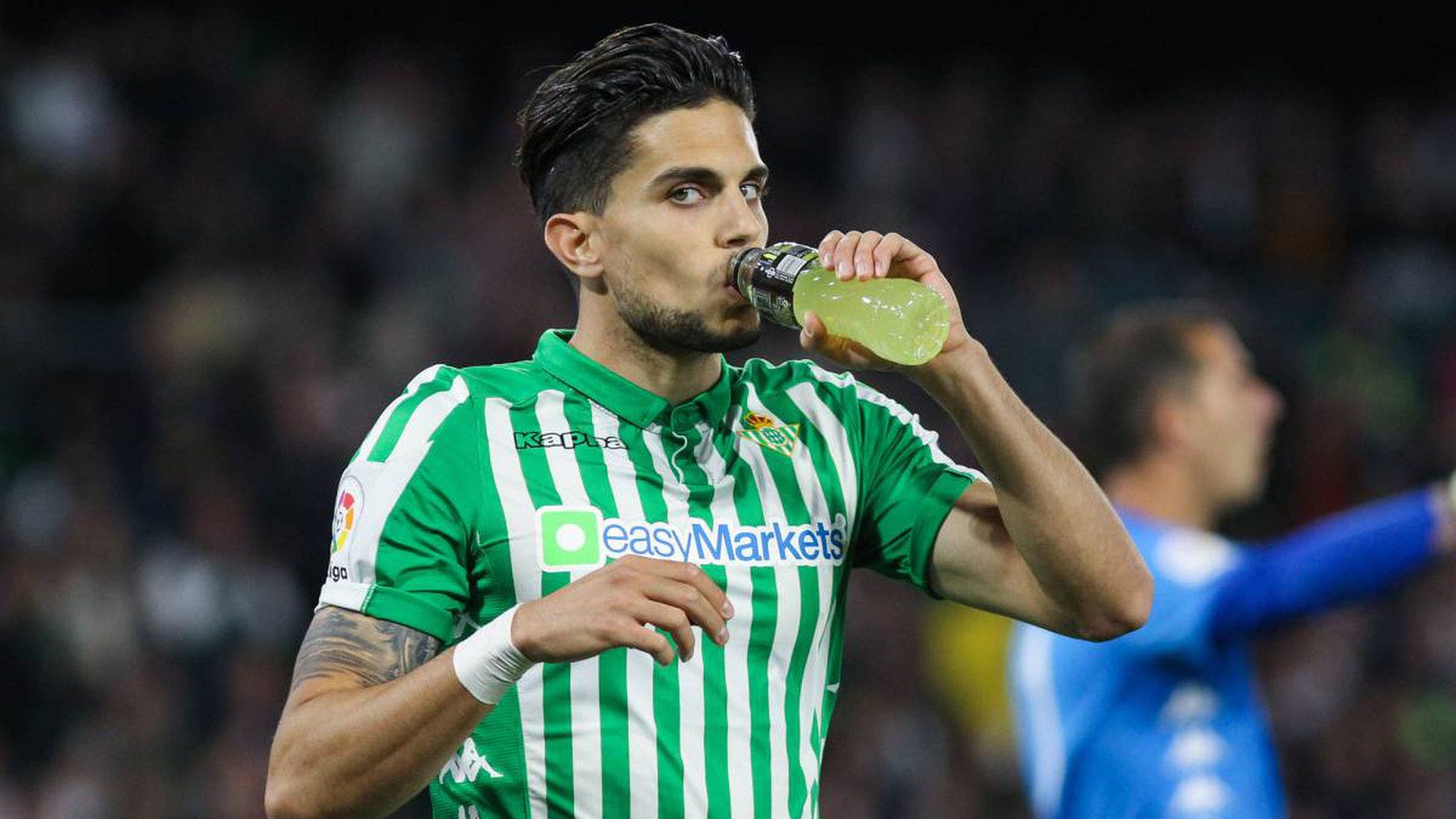 Hit on the Real Betis table with Bartra's substitute
