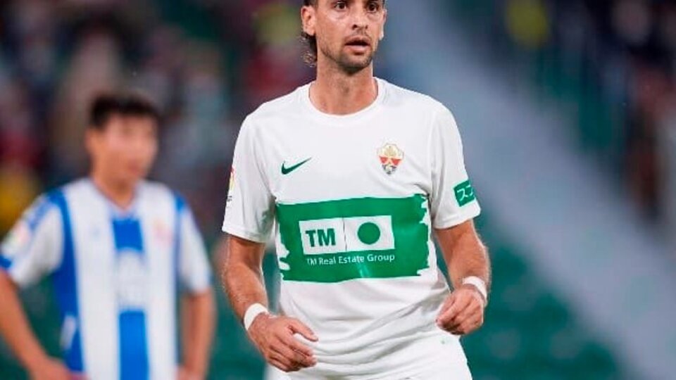 Javier Pastore renewed his contract with Elche in Spain for one more year
