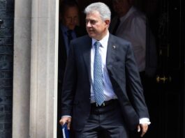 Minister for Northern Ireland leaves Johnson government
