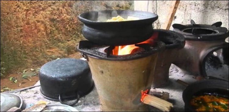 Sri Lanka: Citizens start cooking on clay stoves
