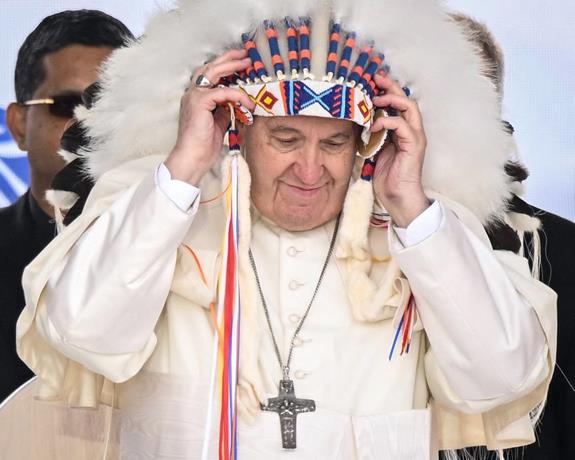 El Papa expresa "vergüenza y dolor" en Canadá por "el mal cometido" contra los pueblos indígenas