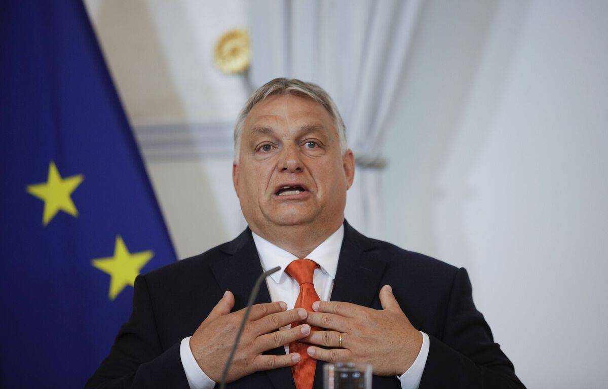 Viktor Orban persists and signs after his racist statement
