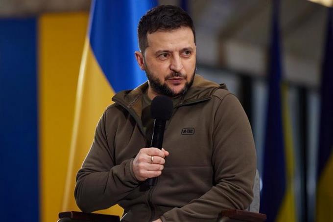 Zelenski pide ayuda internacional para reconstruir Ucrania
