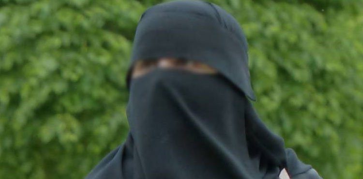 A young man who met a girl wearing a burqa was caught
