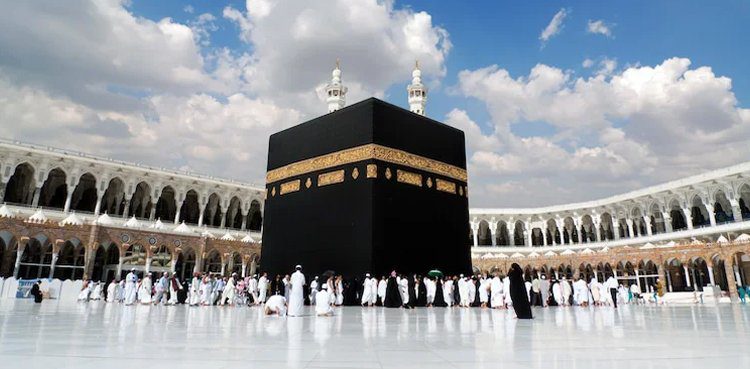 Children below 5 years of age are allowed to enter Masjid al-Haram
