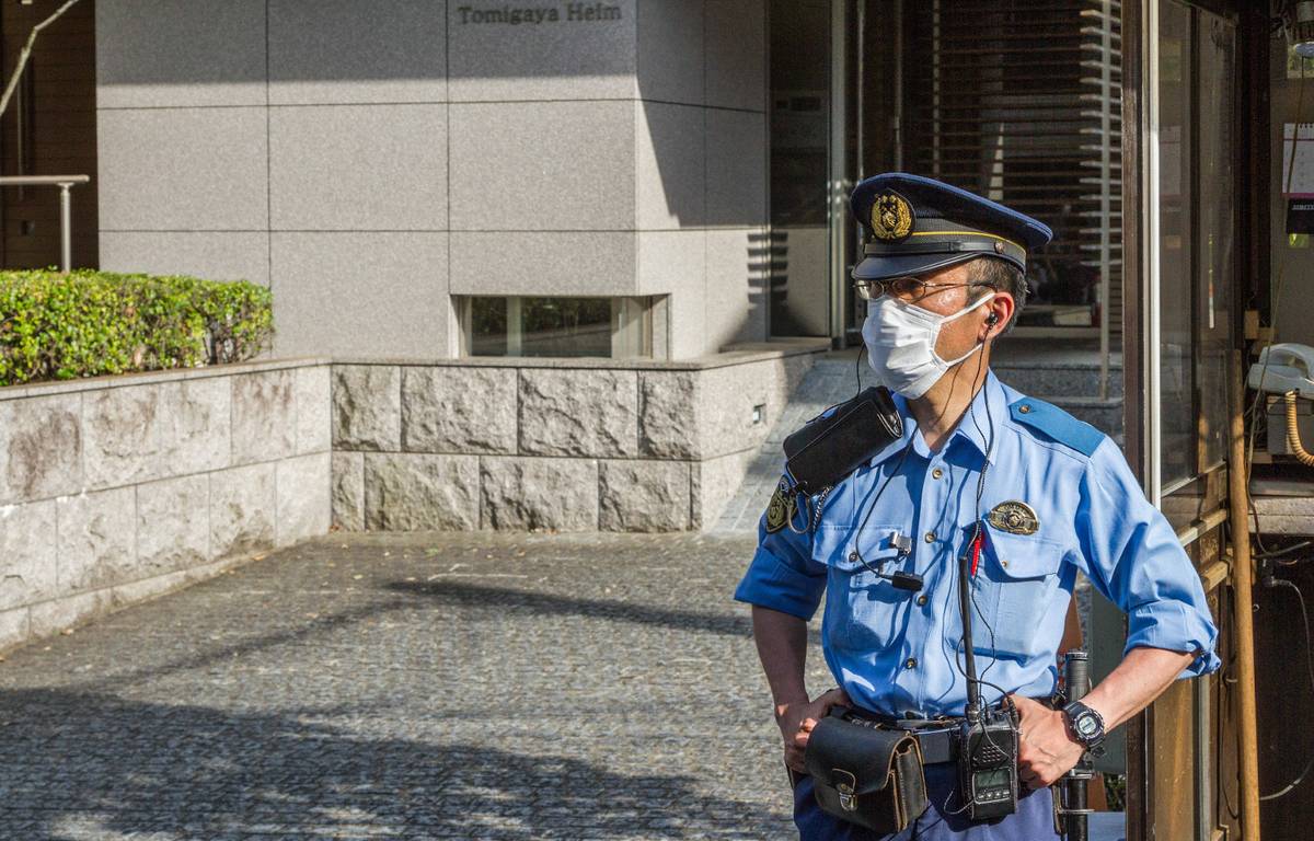 Drunk, a Japanese policeman loses the personal data of 400 people
