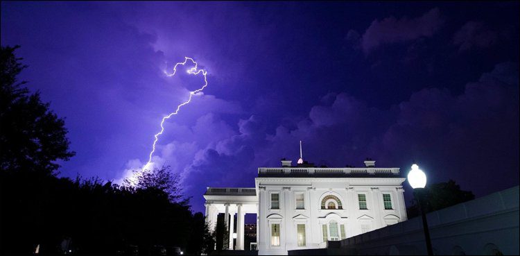 Lightning strikes 4 people near White House, heartbreaking video
