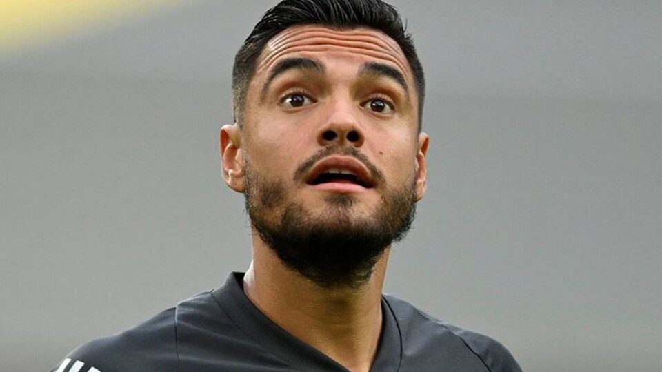 Sergio "Tiny" Romero will join Boca until 2024

