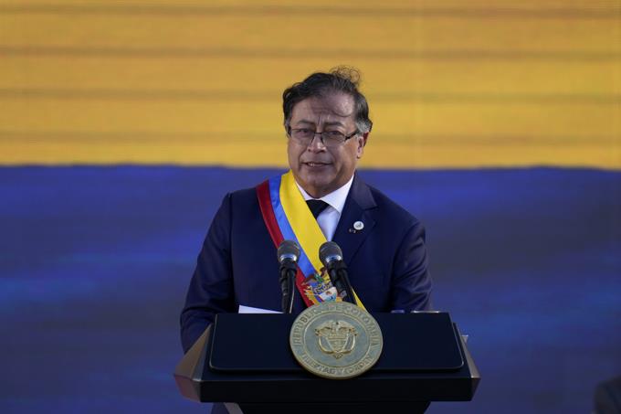 The 10 commitments that Gustavo Petro made during his investiture

