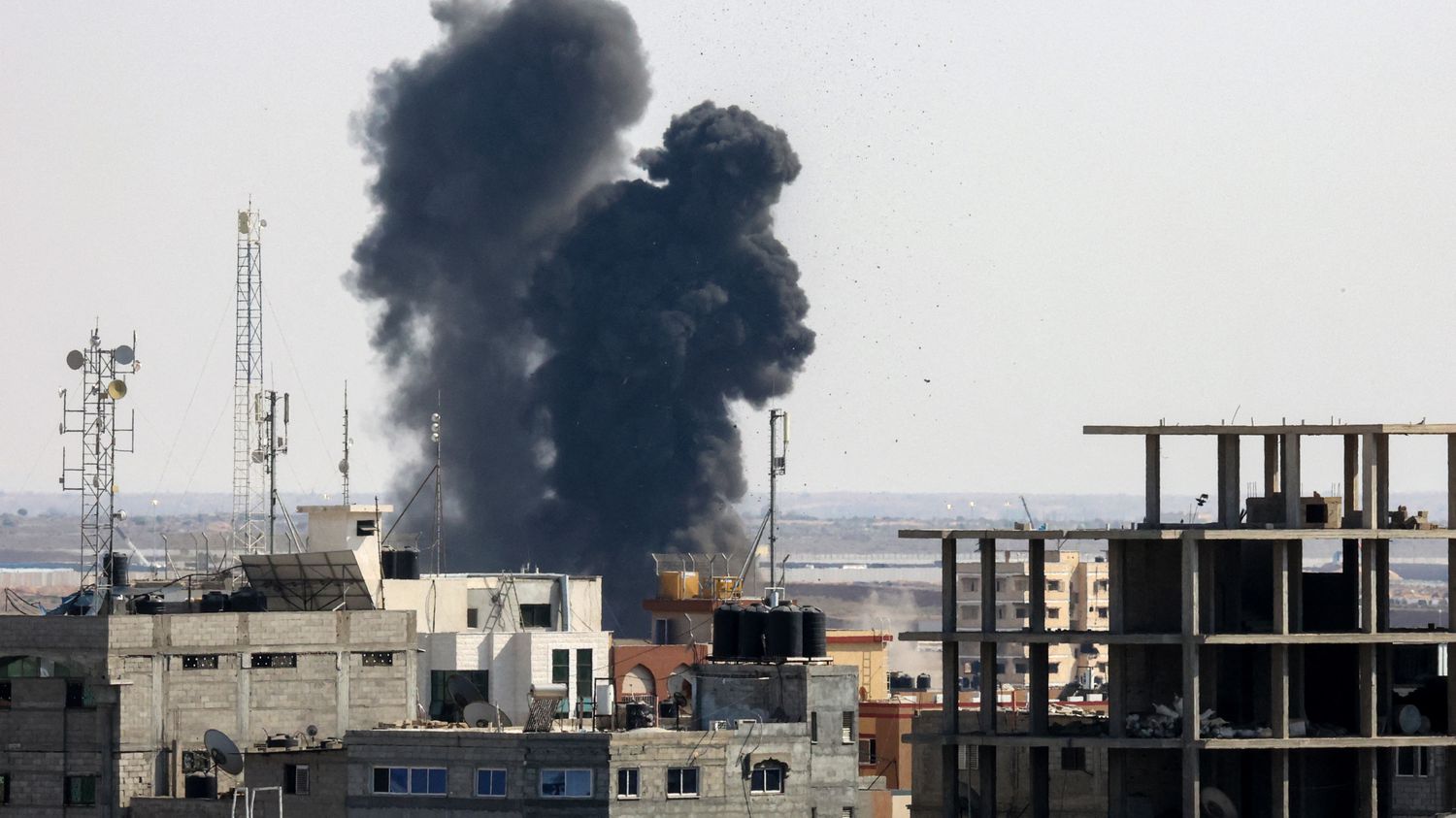 Three minutes into truce, Israel announces strikes on Islamic Jihad positions in Gaza 'in response' to rocket fire
