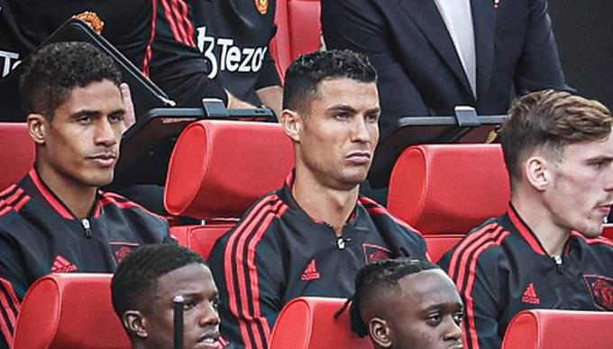 Con Cristiano Ronaldo saliendo desde la banca, el Manchester United cae 2-1