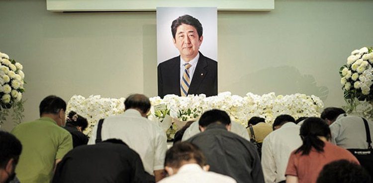 A citizen opposed to the official burial of Shinzo Abe set himself on fire
