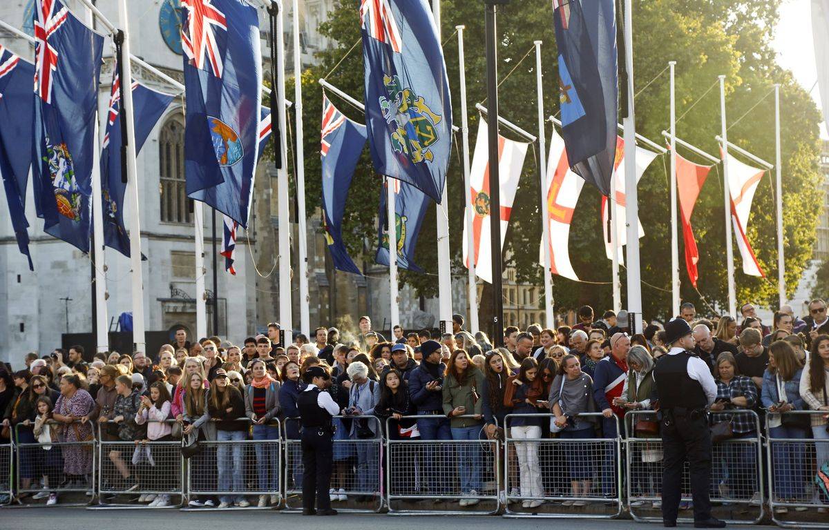 A minute of silence in the United Kingdom in tribute to Elizabeth II
