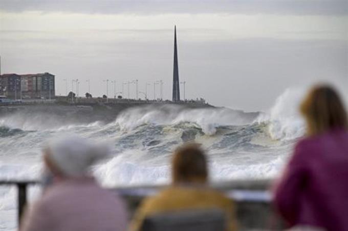 Hurricane Ian leaves Florida without the fun of its theme parks

