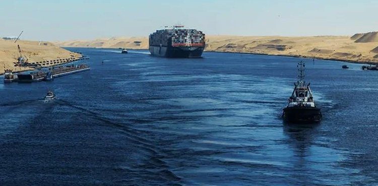 Important decision of the Egyptian authorities regarding the ships passing through the Suez Canal
