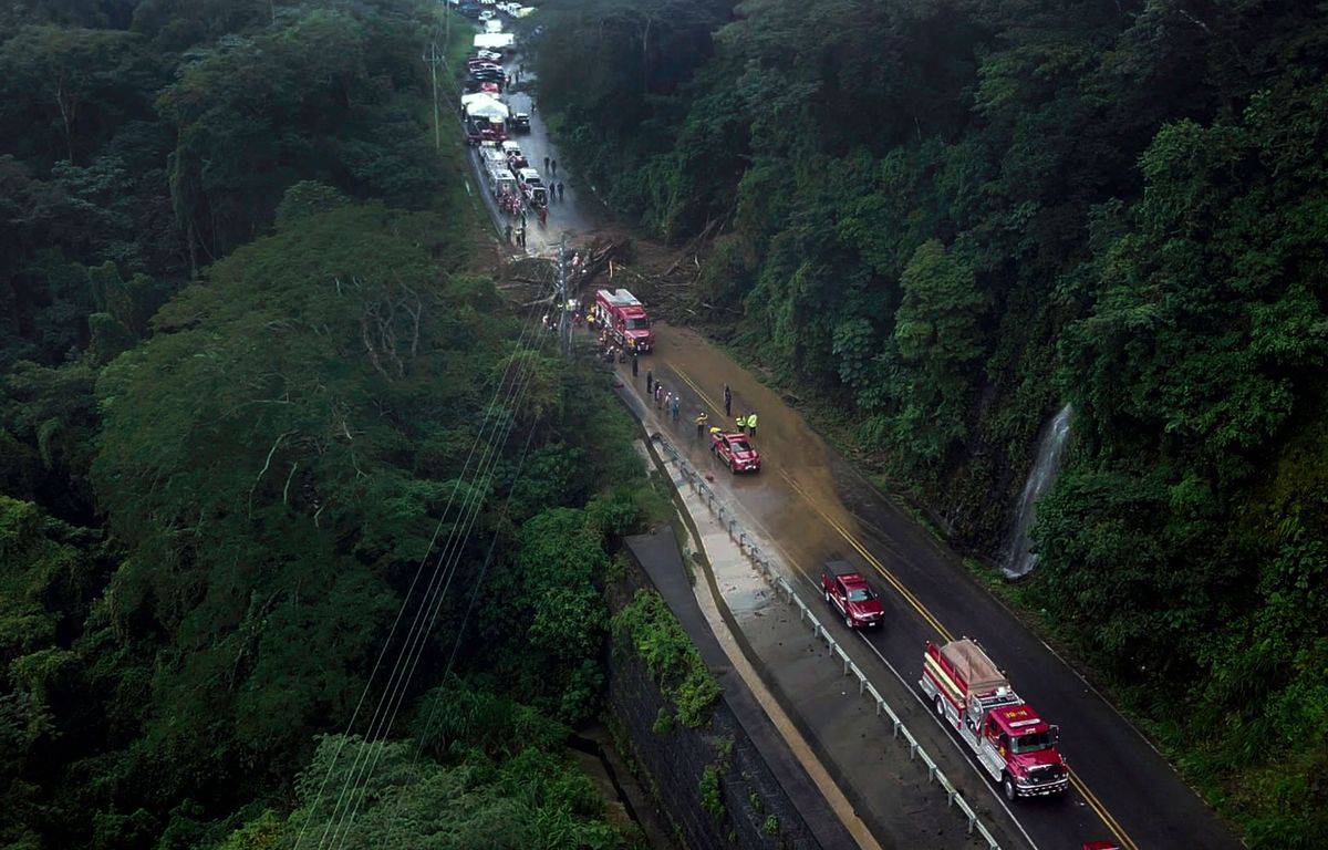 In Costa Rica, the fall of a bus in a ravine leaves at least nine dead
