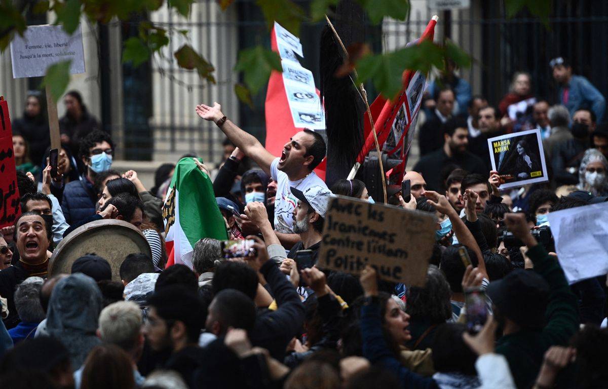 In Paris, tear gas to prevent a demonstration at the Iranian embassy
