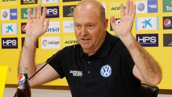 Clapping Pepe Mel