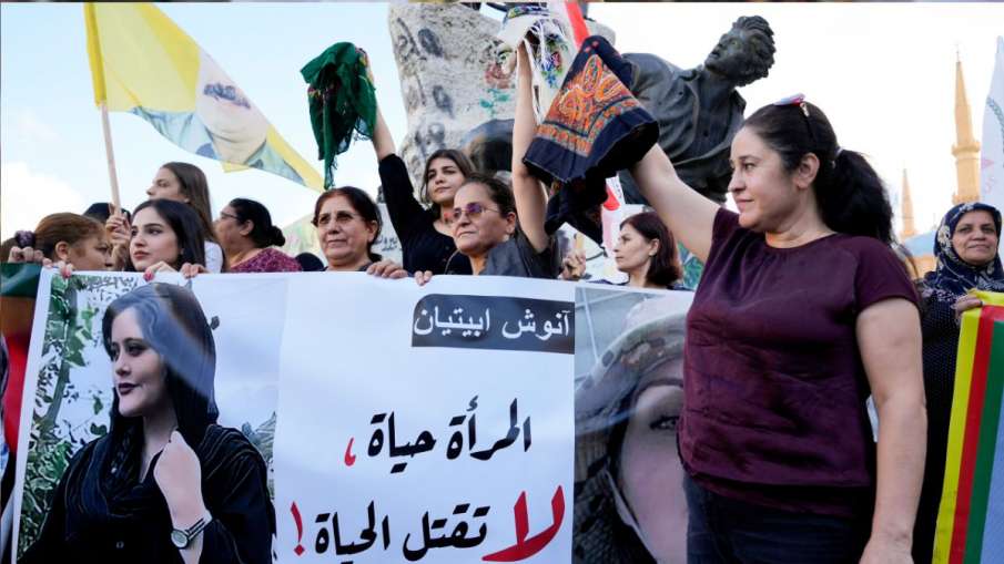 Muslim Women Protest in Iran- India TV Hindi News