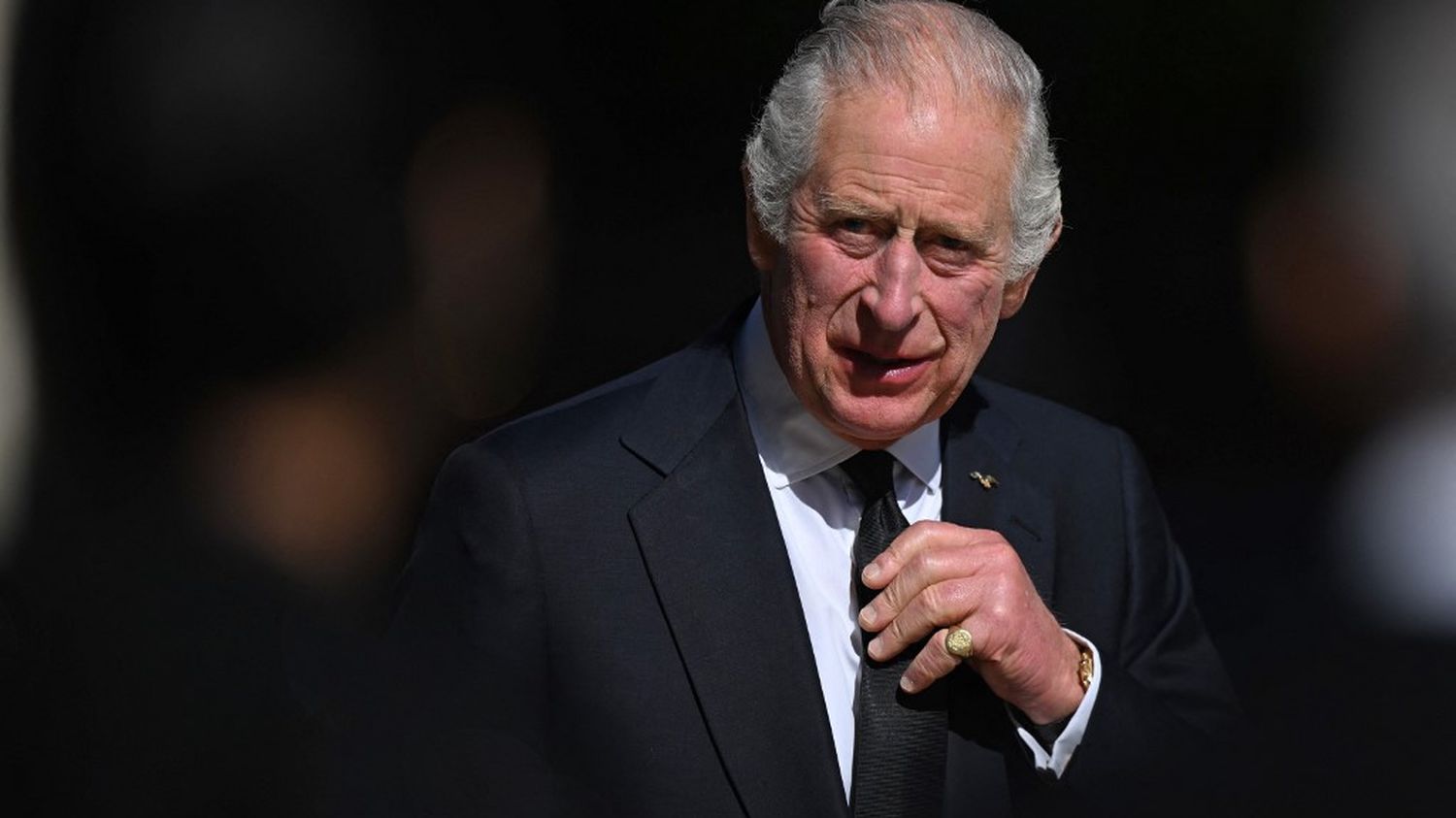 On the eve of the funeral of Elizabeth II, Charles III thanks the public for their support
