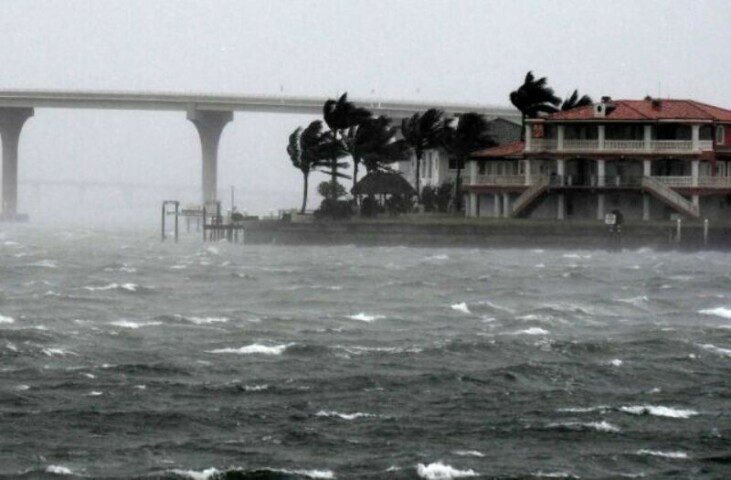 Powerful storm hits Florida
