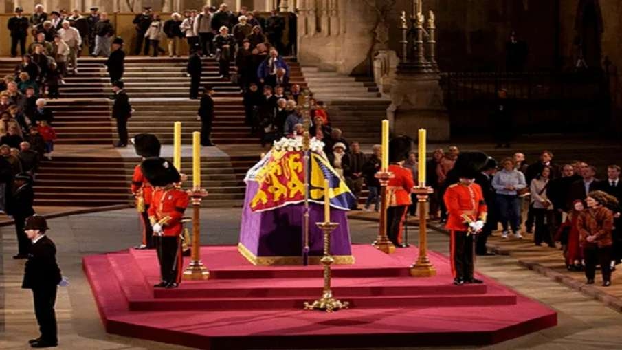 Queen Elizabeth II to be cremated at Westminster Abbey on September 19 - India TV Hindi News