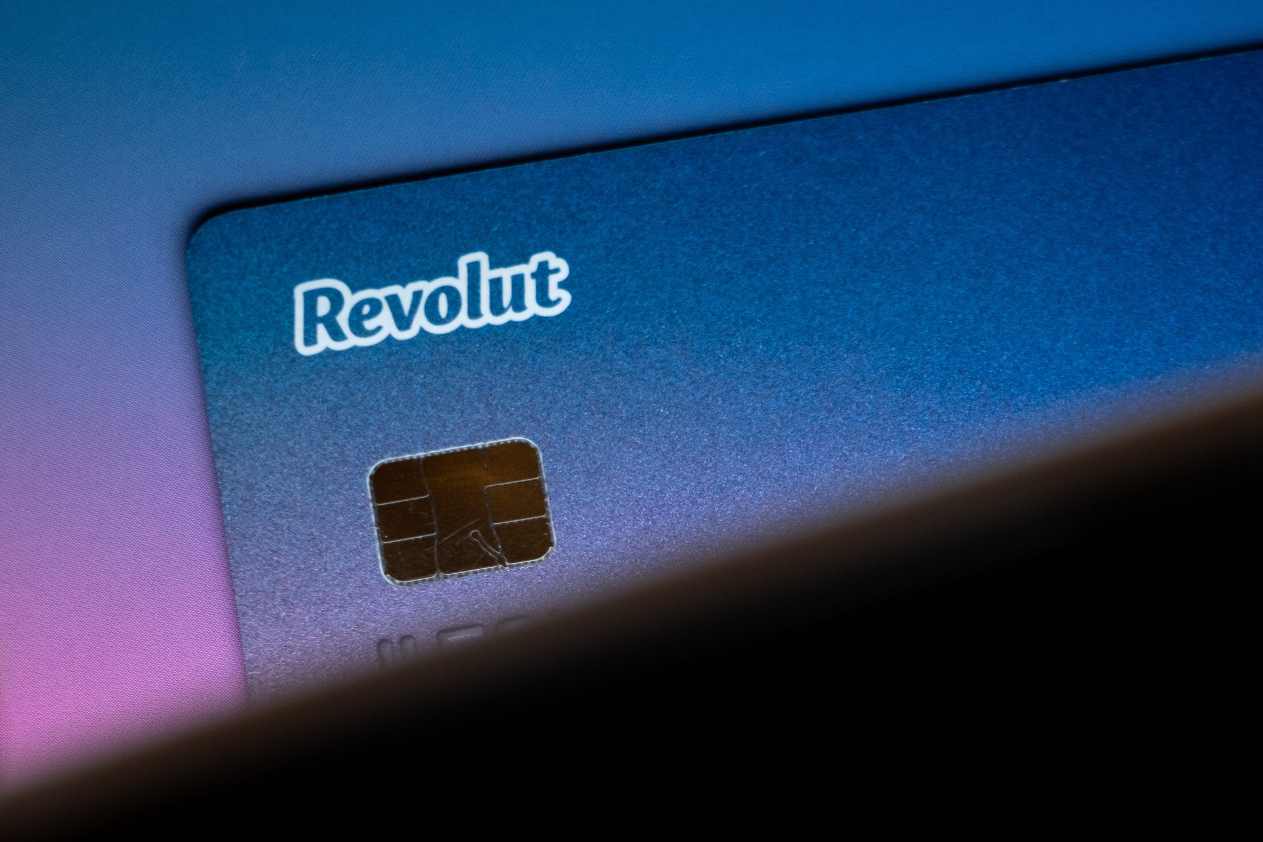 Revolut falls for 'social hack', data from 50,000 users on the street
