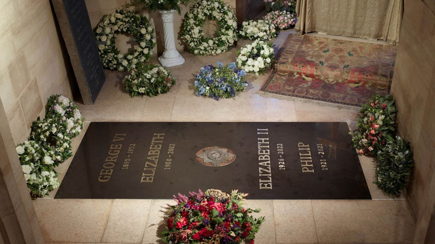 UK: Elizabeth II's gravestone officially unveiled
