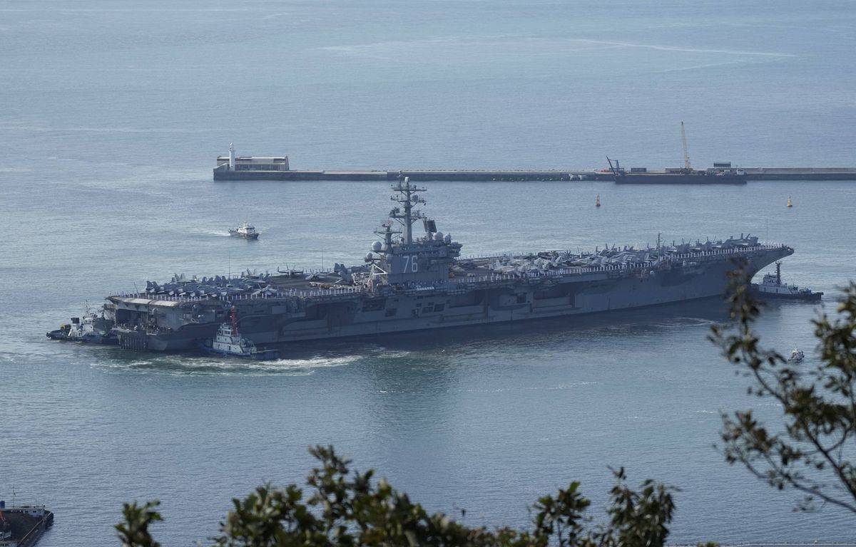 US aircraft carrier docks in South Korea
