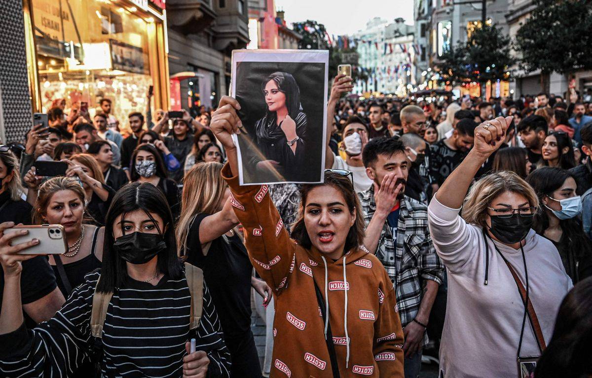 Why does Masha Amini's death cause riots in Iran?
