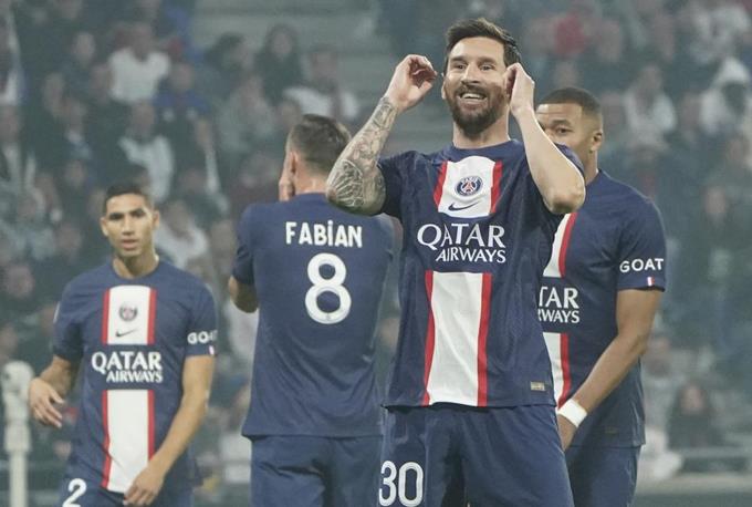 Con un gol de Messi tras pase de Neymar, PSG supera a Lyon