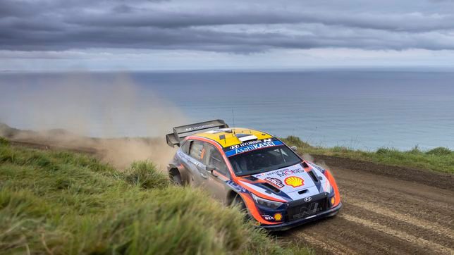 Ott Tanak leads after a crazy day in the antipodes

