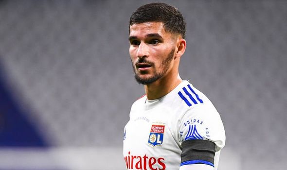 Real Betis closes the signing of Houssem Aouar
