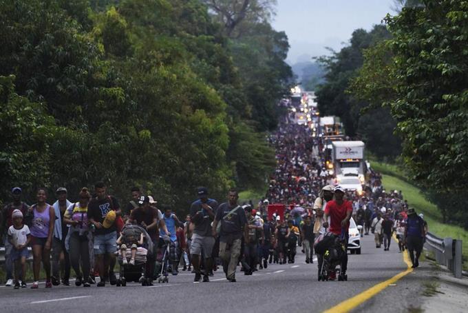 Unos 10.000 migrantes rumbo a EEUU están bloqueados en puerto de Colombia